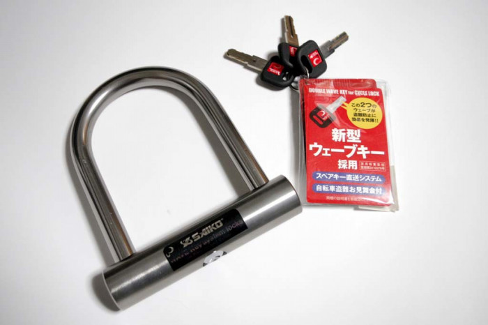 自転車の盗難が本当に多いのでチェーンロックと合鍵をしっかりとつけましょう。俺の合鍵