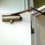 玄関ドアのドアクローザー修理・交換をしましょう。鍵番号・俺の合鍵・合鍵・合い鍵・aikagi・玄関ドア・修理・交換