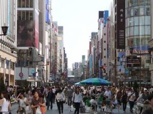 東京都中央区銀座の歩行者天国。合鍵作成・合鍵制作・スペアキー作成・ディンプルキー作成・新カギ作成するなら、全国配送料無料、24時間ネット注文の俺の合鍵。値段・価格・金額・も店舗と変わらない。