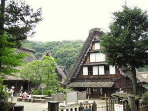 神奈川県川崎市多摩区の生田緑地公園の写真です。合鍵作成・合鍵制作・ディンプルキー作成・スペアキー作成するなら、価格、値段、金額の安い俺の合鍵、ネット注文。カギ番号は他人に見せてはいけません。